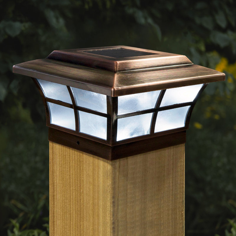 Éclairage de poteau de clôture à DEL intégrée à énergie solaire 4 po x 4 po avec adaptateur de base inclus Prestige, Cuivre