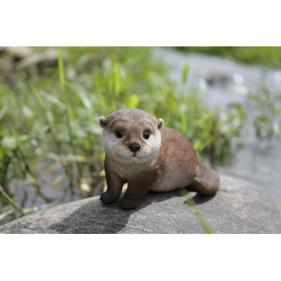 Otter Leaning Forward Animal Statue