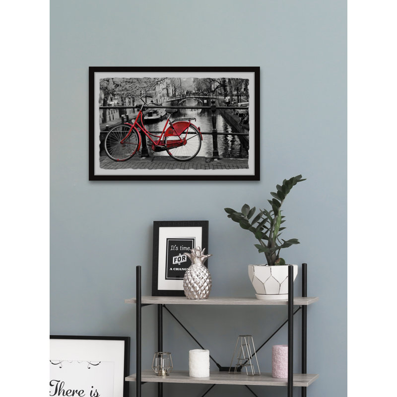 «Red Bicycle On The Bridge», reproduction encadrée, H 16 po x l 24 po x P 1,5 po