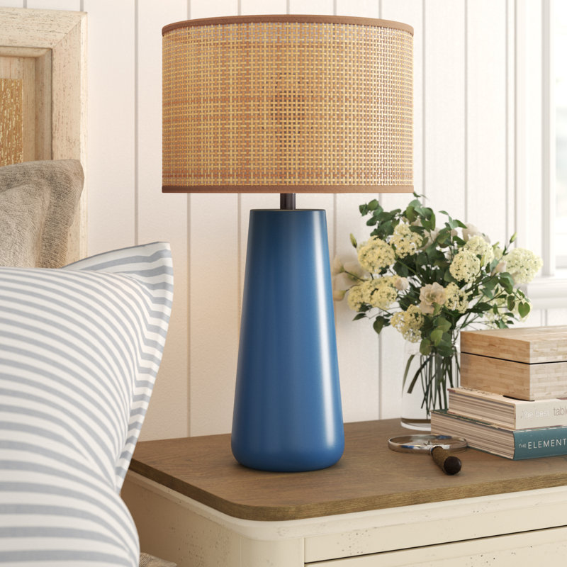Lampe de table Piazza, Noir, H 22,25 po x l 12,5 po x P 12,5 po, Rotin naturel avec Bordure noire