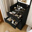 Une coiffeuse à bascule noire moderne avec miroir éclairé à DEL et banc de rangement, une petite table de maquillage à trois tiroirs pour la chambre à coucher