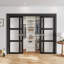 Portes coulissantes doubles en verre givré avec ensemble de quincaillerie d'installation-112954352-134049758
