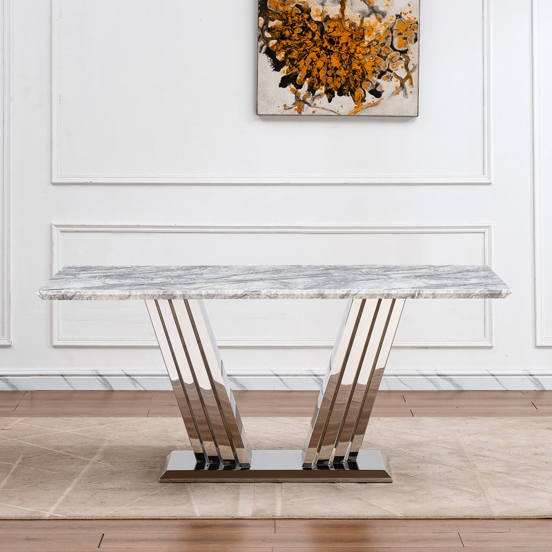 Table de salle à manger en marbre argenté et gris avec base en acier inoxydable à finition miroir, combinant des pieds de style moderne et élégant