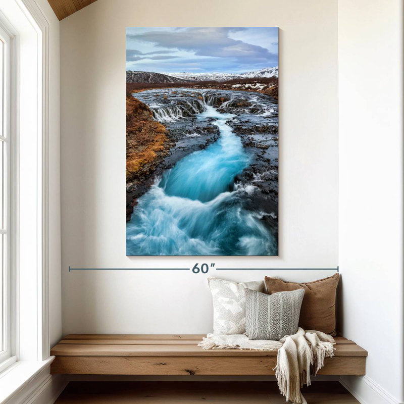 Alvord tourbillonnant en cascades en Islande, H 51 po x l 34 po