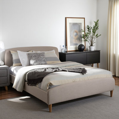 Lit plateforme en tissu d'ameublement beige clair Nicholas, H 38,78 po x l 64,17 po x L 85,50 po