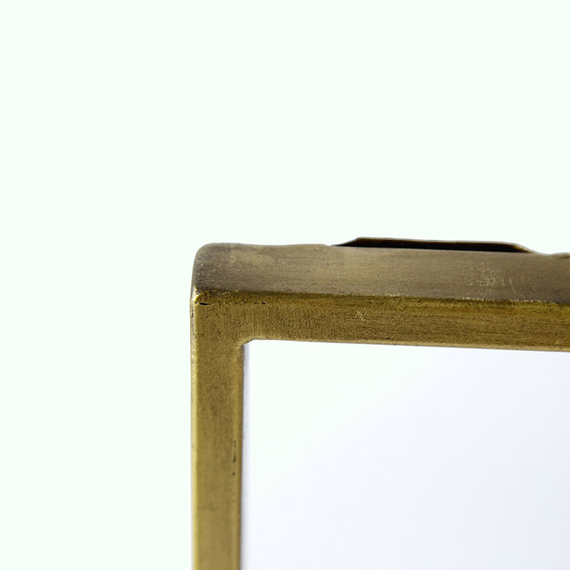 Miroir Poppy avec cadre en métal doré