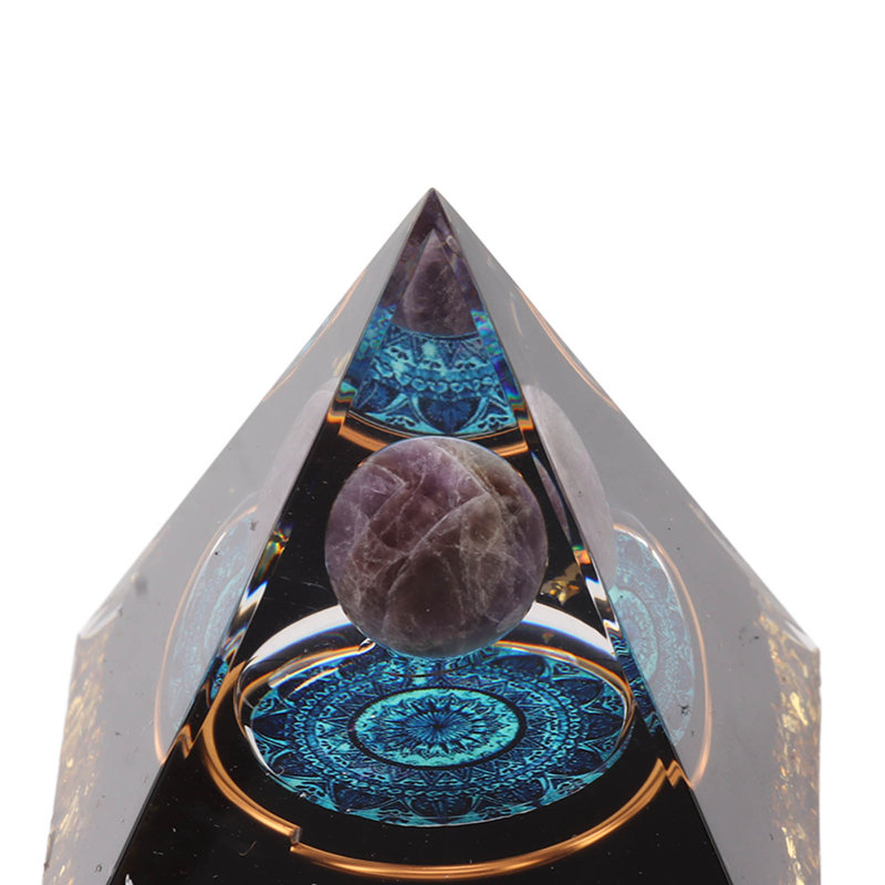 Ornement en forme de pyramide en cristal fait à la main 6 cm