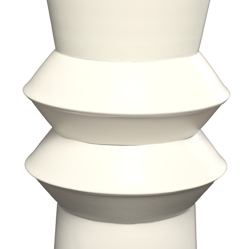 Grand vase de plancher en métal The Mable, H 31,75 po x l 8,3 po x P 7,7 po, Crème