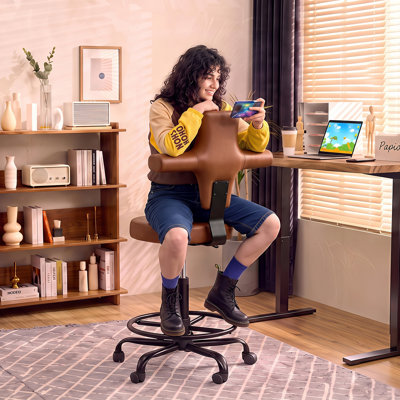 Chaise de bureau pivotante à hauteur réglable avec dossier large en forme de croix, repose-pieds et coussin de 10 cm d'épaisseur, capacité de 136 kg, revêtement en polyuréthane.