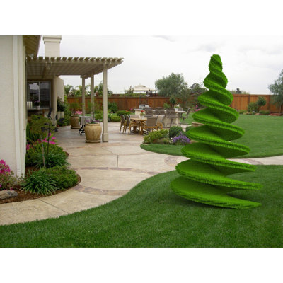 Topiaire d'extérieur arbre vert