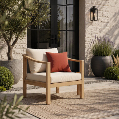 Fauteuil club en bois d'acacia avec assise profonde, coussin moelleux et dossier à lattes pour un confort et un style extérieurs