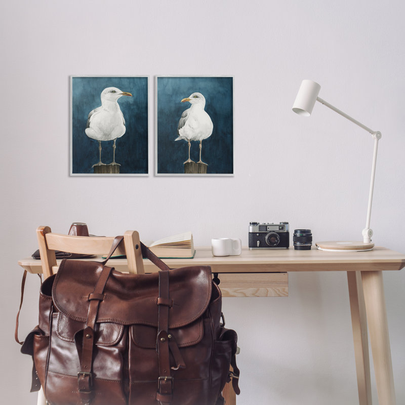 Mouette debout sur une bûche, ensemble de 2 giclées d'art encadrées par Grace Popp, Estampe numérique Farmhouse