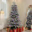 Arbre de Noël artificiel pin de montagne 6,5 pi pré-éclairé, arbre de Noël enneigé, arbre de Noël à charnière avec 400 lumières DEL et 990 branches pour la décoration des fêtes-118034253