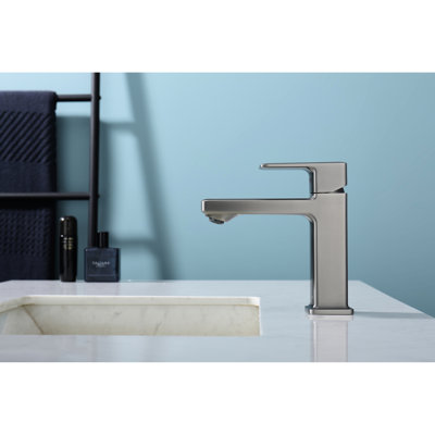 Robinet de lavabo de salle de bain gris de style moderne, débit 1,5 / GPM, zinc, poignée à fixation sur le comptoir