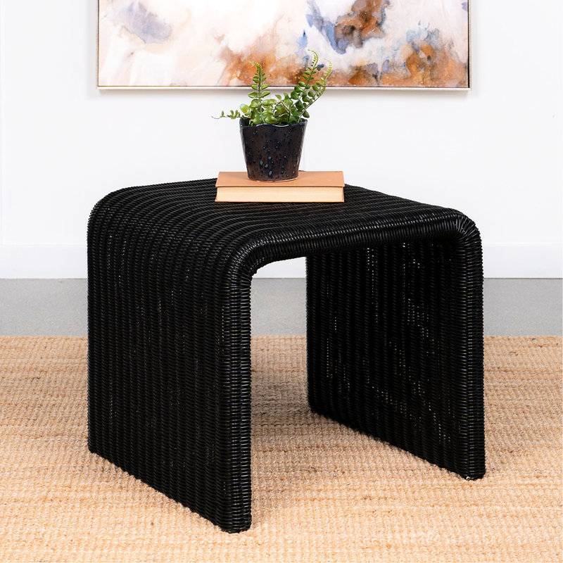 Table d'appoint carrée avec revêtement noir tissé, style rétro des années 1970, 10,1 kg, inspiration rétro, forme en U inversé, profondeur de 56 cm.