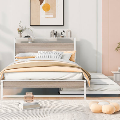 Structure de lit double en métal avec couchette, ports et lattes. Couleur blanche. Tout imprégnant. Aucun sommier tapissier requis pour le support de la chambre à coucher en blanc. Excellent. Nécessaire