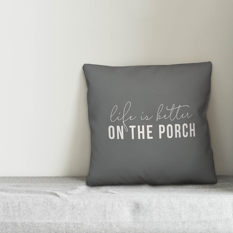  Coussin décoratif intérieur / extérieur Life is Better on the Porch, H 16 po x l 16 po, Gris / blanc