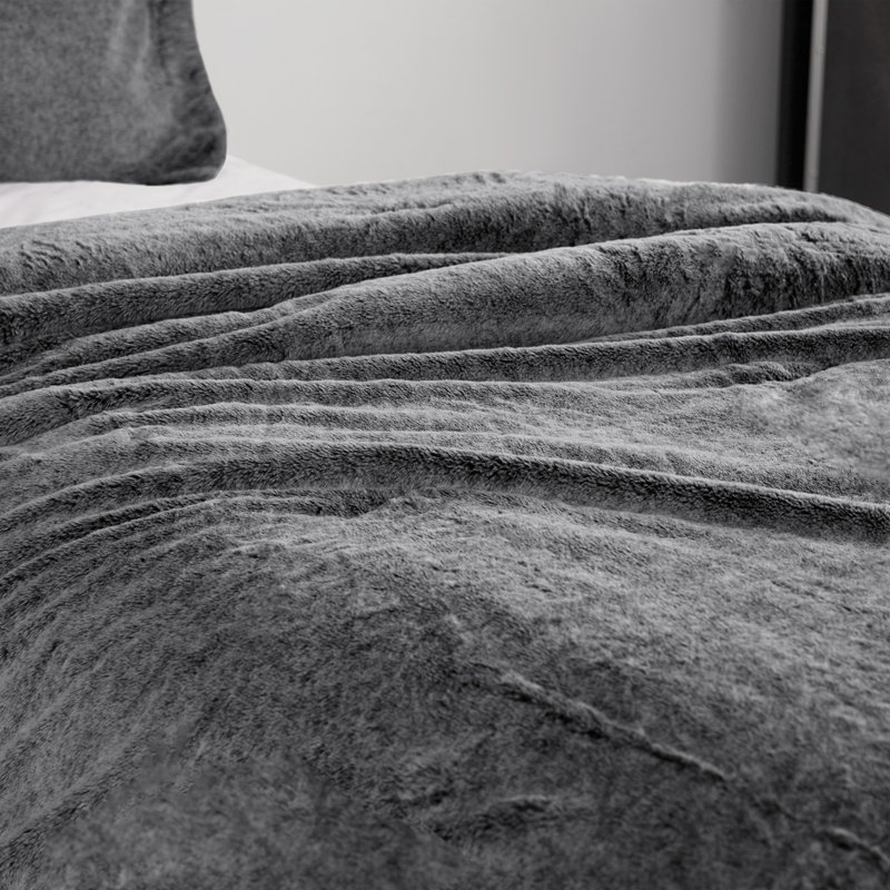 Coma Inducer Siberian Husky Faux Fur Oversized Comforter Set, King Comforter + 2 King Shams