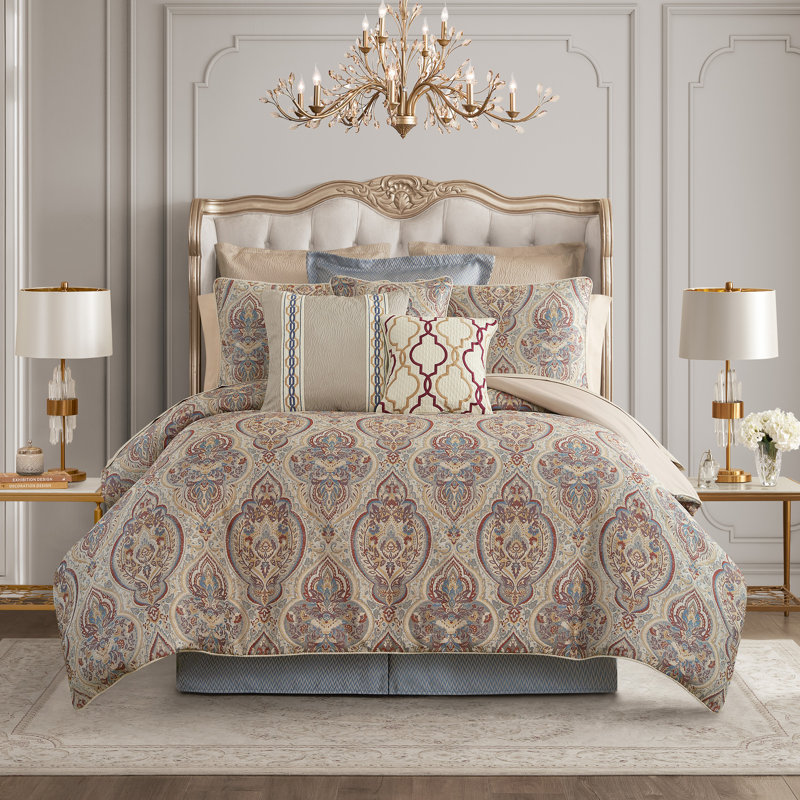 Lewiston 4 Piece Comforter Set, Queen Comforter + 2 Standard Shams