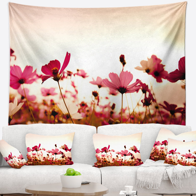Tapisserie fleurs cosmos sur fond rose, H 32 po x l 39 po