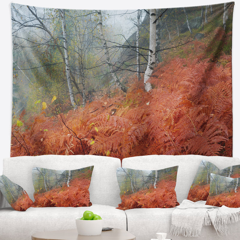 Paysage avec fougère rouge en tapisserie brumeuse, H 68 po x l 80 po