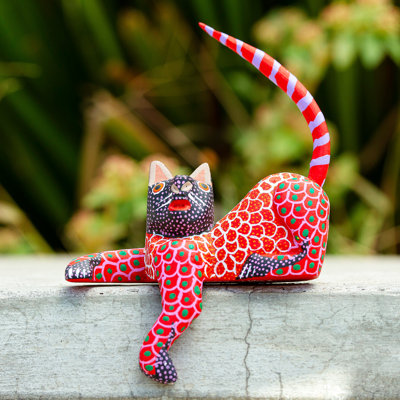 Figurines & Sculptures
