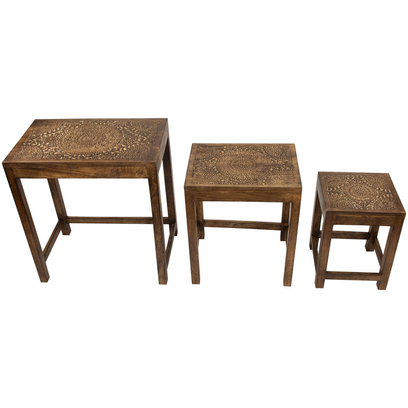 Tables gigognes en bois massif