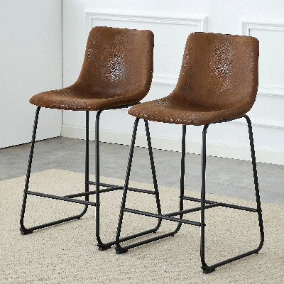 Un ensemble de 2 chaises de bar en suède brun rétro, des tabourets confortables convenant aux décors de style industriel et rétro, avec des dimensions de produit de 17,7 x 14,5 x 37 pouces.