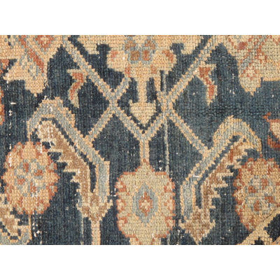 Tapis antique patiné