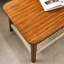 Table basse Mid-Century. Tablette tissée, bois. Table basse basse pour canapé, bureau à domicile. Salon de haute qualité, chambre à coucher. Artisanat fait à la main
