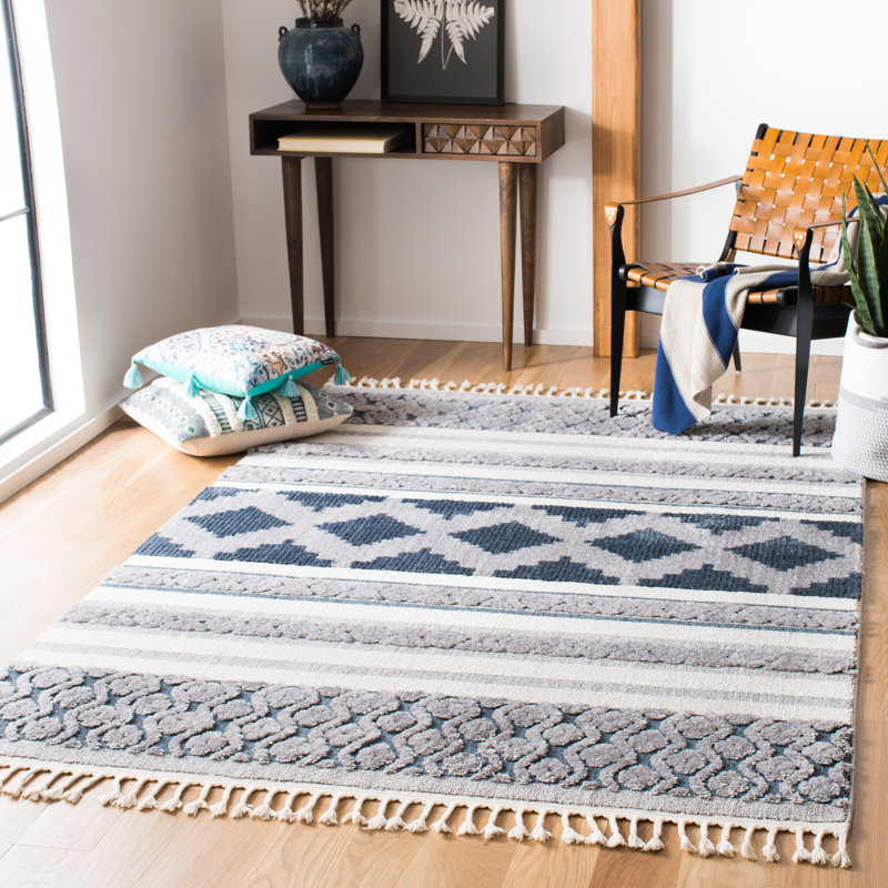 Mcabee Geometric Area Rug, Rectangle 122 x 183 cm