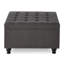 Grand repose-pieds carré avec rangement et pieds en bois, table basse capitonnée avec garniture cloutée pour espace de vie, gris foncé