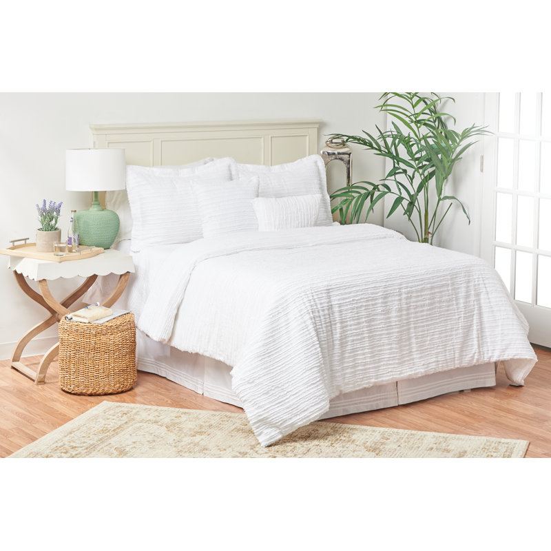 Eyelashes 4 Piece Comforter Set, King Quilt + 2 Shams + 2 Throw Pillows, White