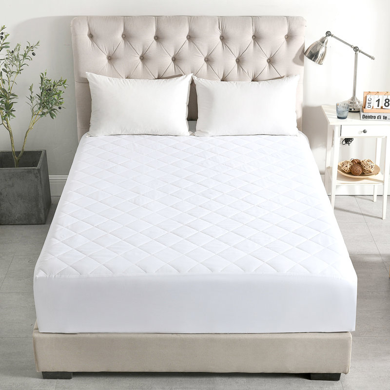 Protège-matelas en polyester doux et respirant Metz, Simple