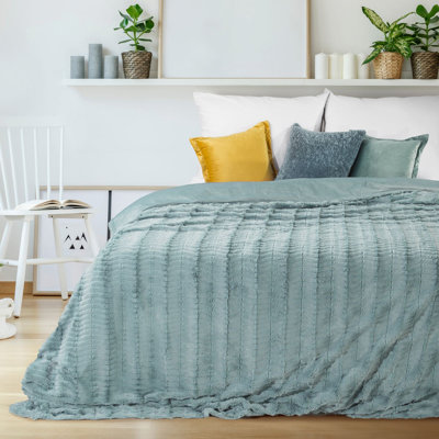 Gaenor Solid Colour Bedspread