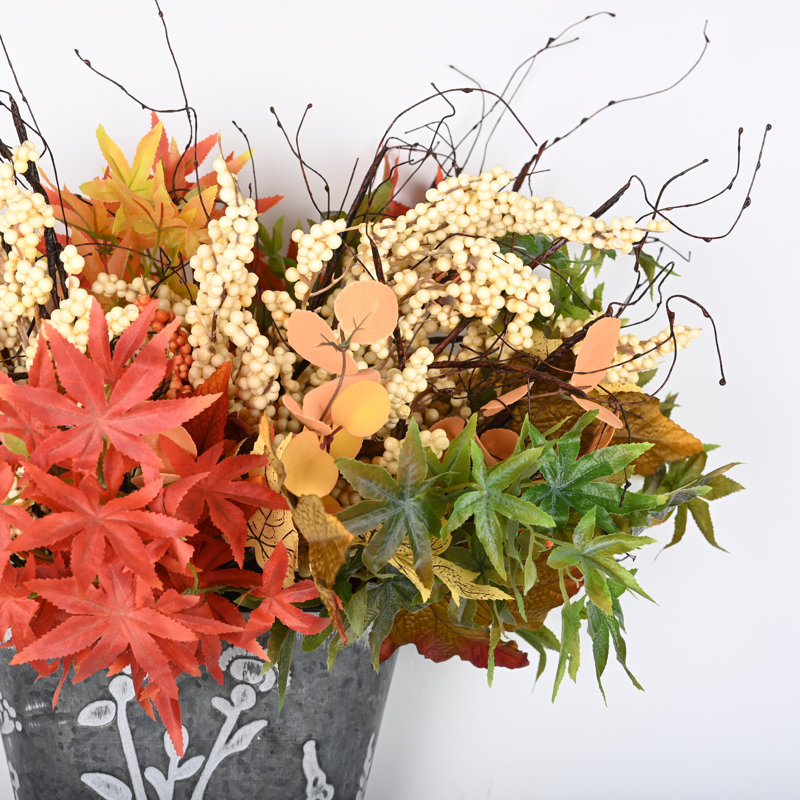 Arrangement de fleurs de l'Action de grâce artificielle dans un vase en métal pour la décoration intérieure
