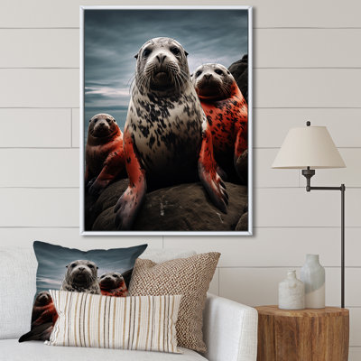 «Grey Red Seal Silent Guardians» sur impression sur toile