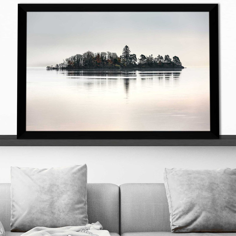 «Dawn At Loch Awe» par - photographie, H 21,5 po x l 27,5 po x P 0,75 po, Cadre noir