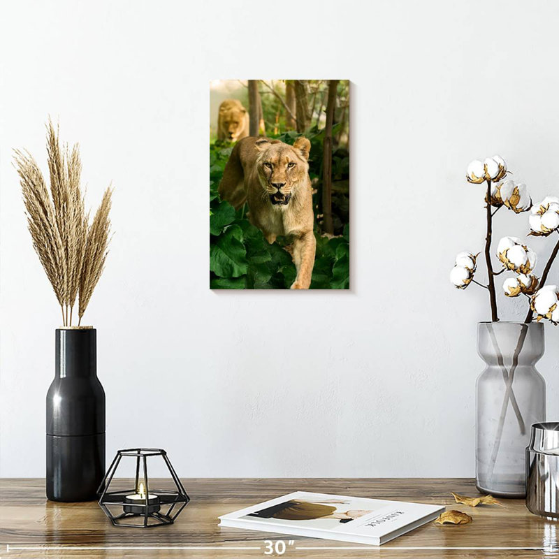 Lionne de chasse, H 12 po x l 8 po