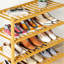 Range-chaussures en bambou-1065385431