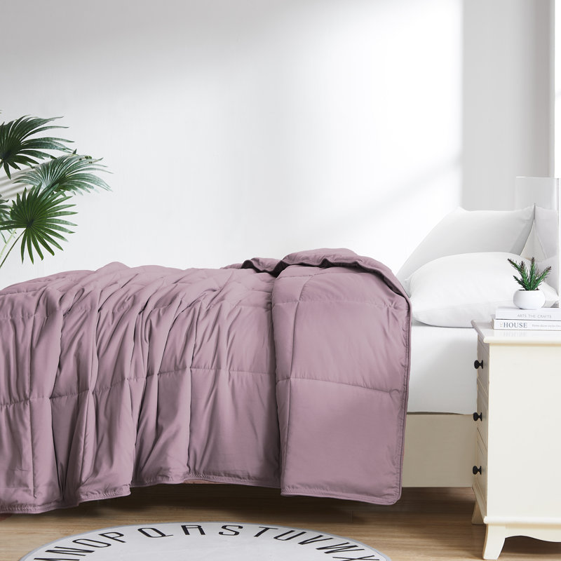 Vilano Springs ® Oversized Down Alternative Comforter with piped Edging and corner loops, Easy care, Lavender, King Comforter