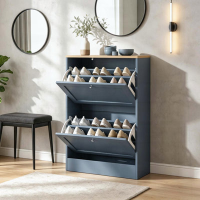 Élégant range-chaussures dissimulé avec tablettes réglables et design moderne