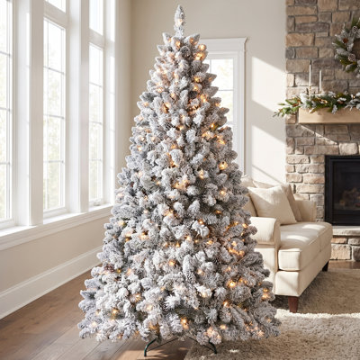 Arbre de Noël artificiel 4,5 pi avec 250 lumières homologuées UL, 498 pointes en PVC enneigées, 24 pommes de pin naturelles, branches articulées et base en métal 4,5 pi