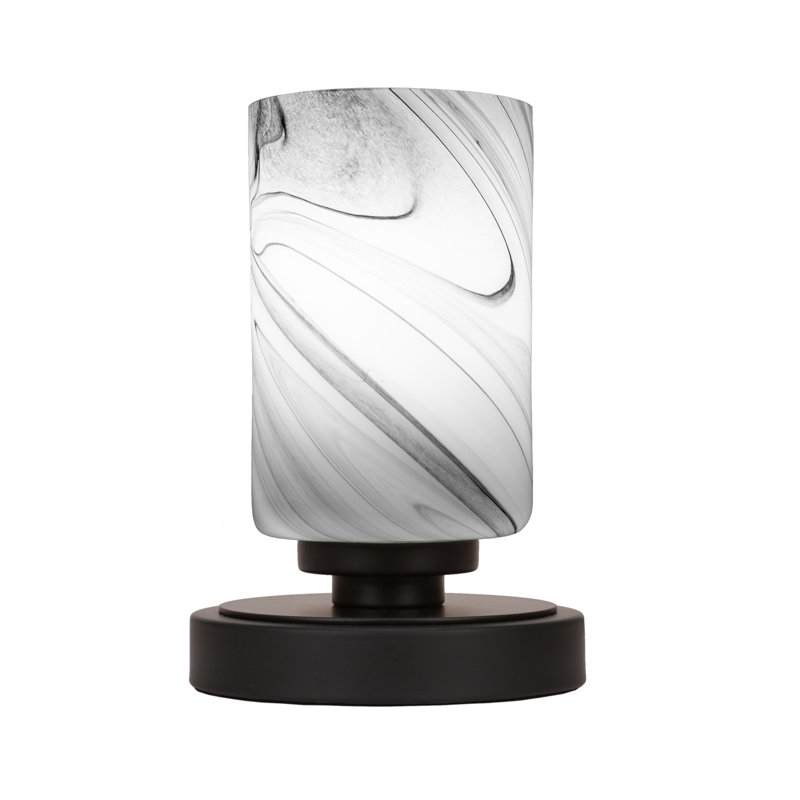 Lampe d'appoint Aleina illustrée dans une finition noire mate avec verre tourbillon onyx de 4 po