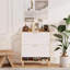 Armoire de rangement pour chaussures 31,5 pouces de style nordique avec 2 tiroirs rabattables, organisateur autoportant avec pieds en bois massif pour le vestibule, étagère à chaussures étroite (blanc et bois massif de couleur assortie)