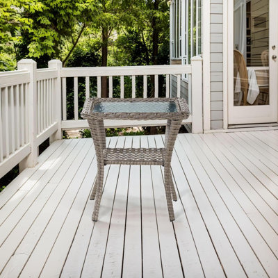 Table d'appoint en osier tressé à la main - Petite table d'appoint d'extérieur à 2 niveaux avec plateau en verre trempé, table de bout d'extérieur toutes saisons pour terrasse extérieure