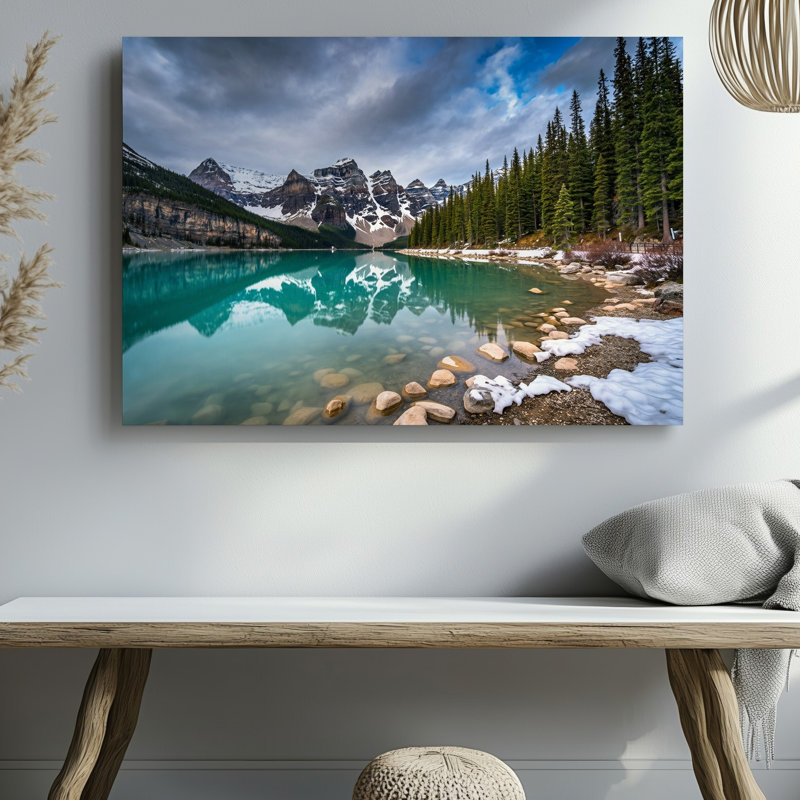 Toile, "Un lac alpin à couper le souffle" avec art corporel turquoise vif reflétant la neige dramatique, H 11 po x l 14 po