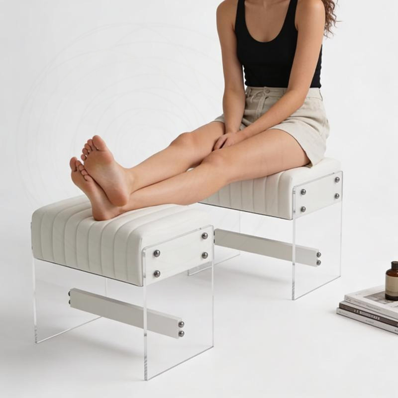 Tabouret moderne avec pieds en acrylique transparent