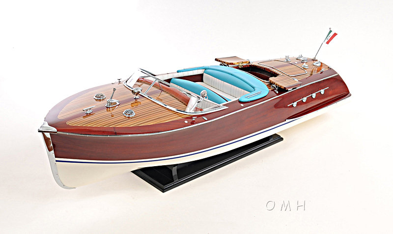 Bateau peint triton Riva