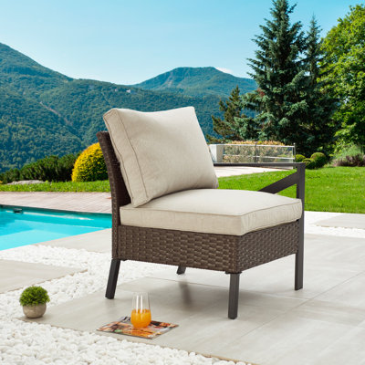 Chaise longue d'extérieur en osier avec coussins en oléfine Ajai